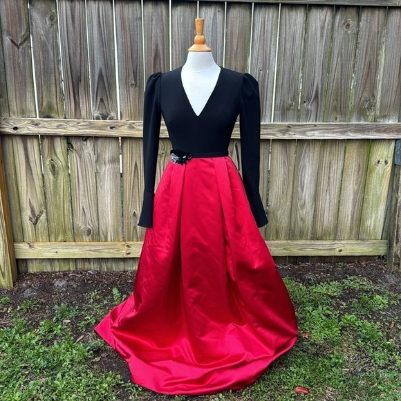 Theia V-Neck Long Sleeve Embellished Waist Box Pleat Crepe Mikado Gown, size 2 - Picture 4 of 12